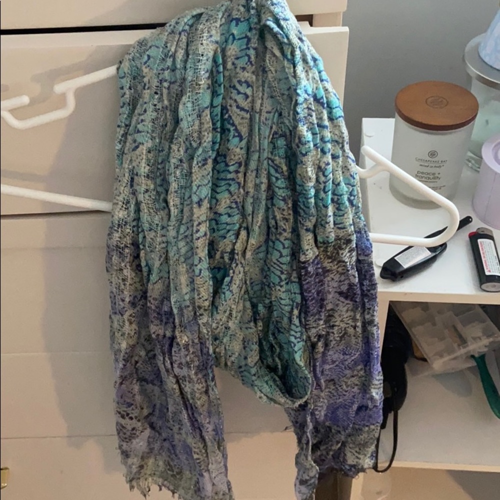 Apt. 9 Scarf